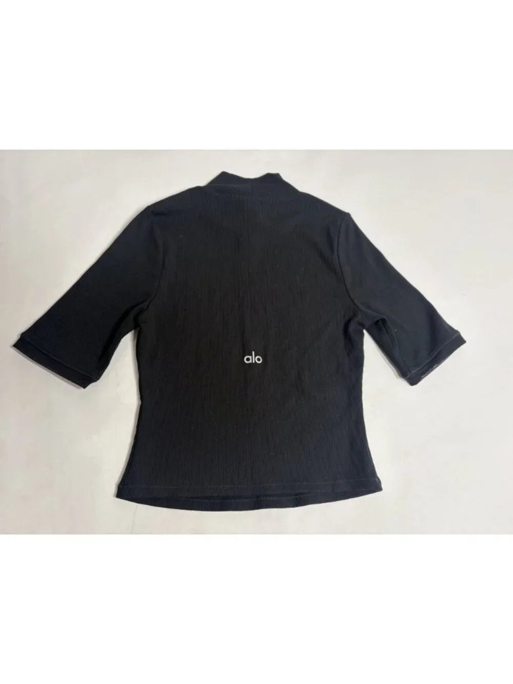 ALO Yoga Ribbed Mesh Secret Short Sleeve in Black